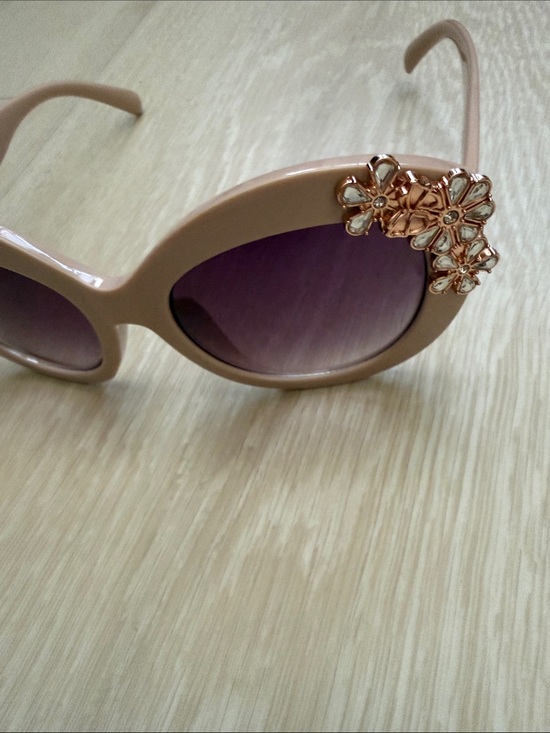 Betsey Johnson Nude Pink Round Sunglasses with Rose Gold Floral Accents main image 9